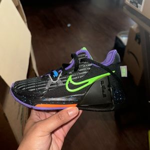 Kids Lebron Witness VI. Only worn ONCE.